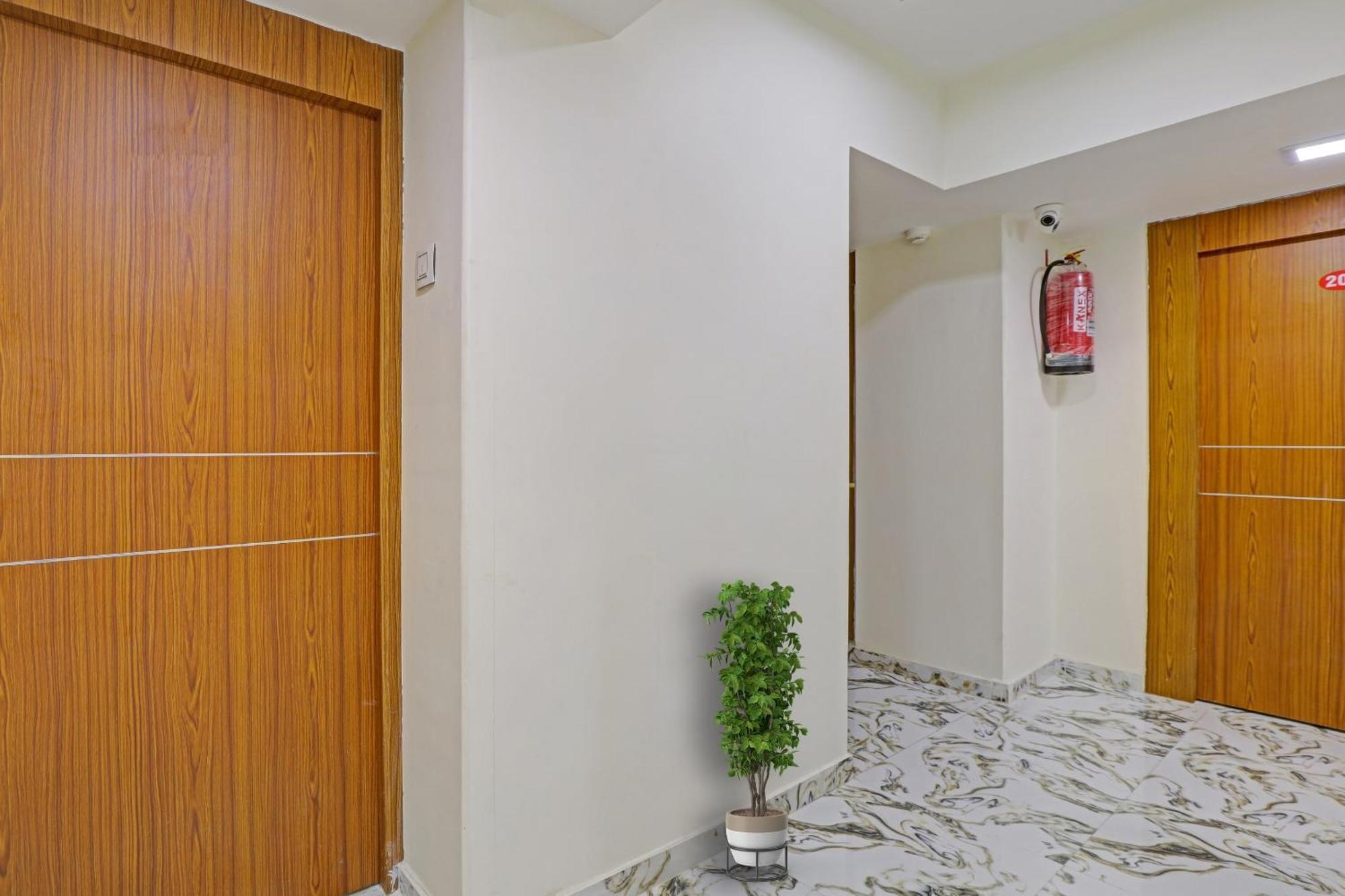 Capital O Bhavya Villa Ahmedabad Bagian luar foto