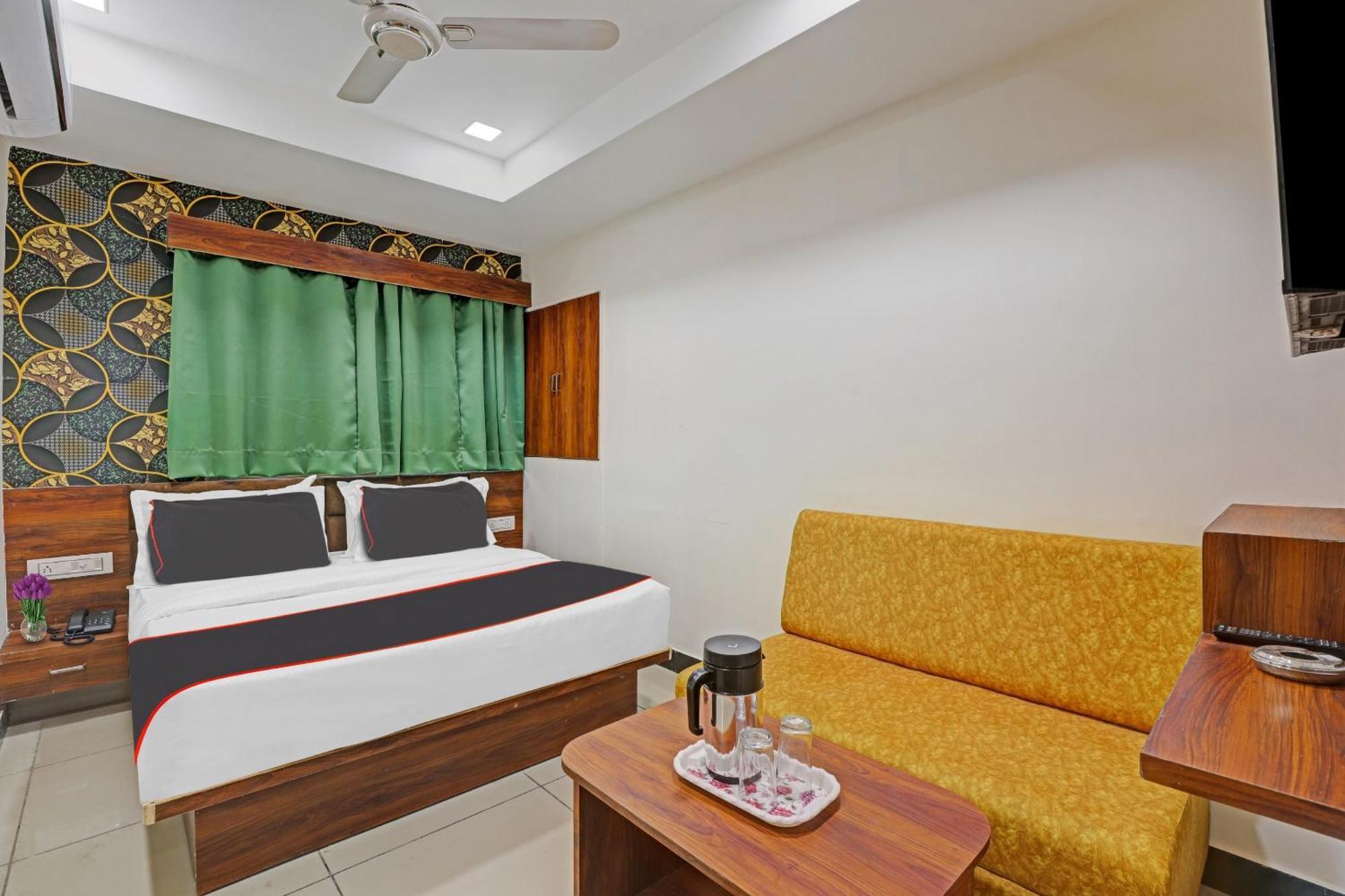 Capital O Bhavya Villa Ahmedabad Bagian luar foto