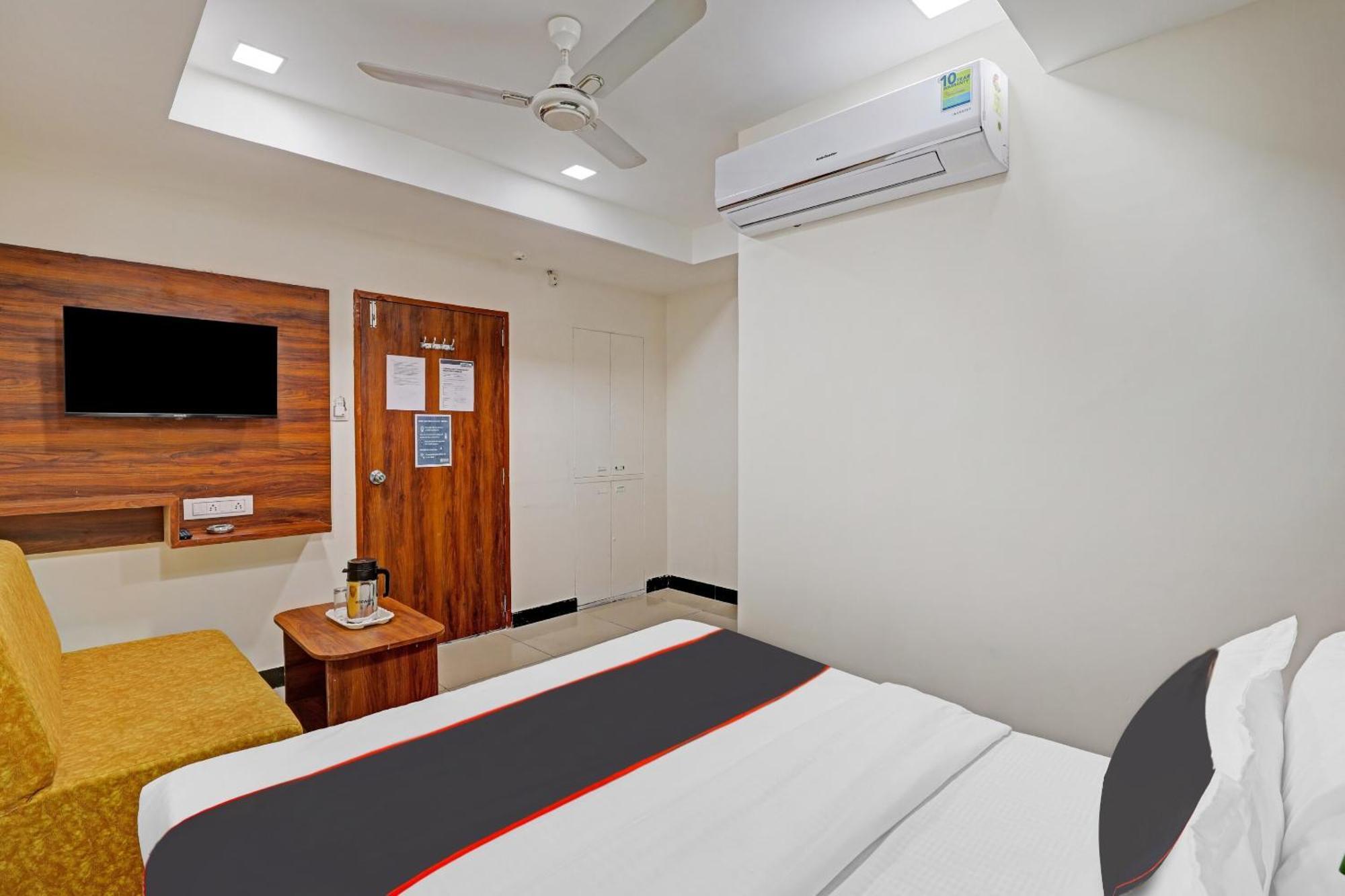 Capital O Bhavya Villa Ahmedabad Bagian luar foto