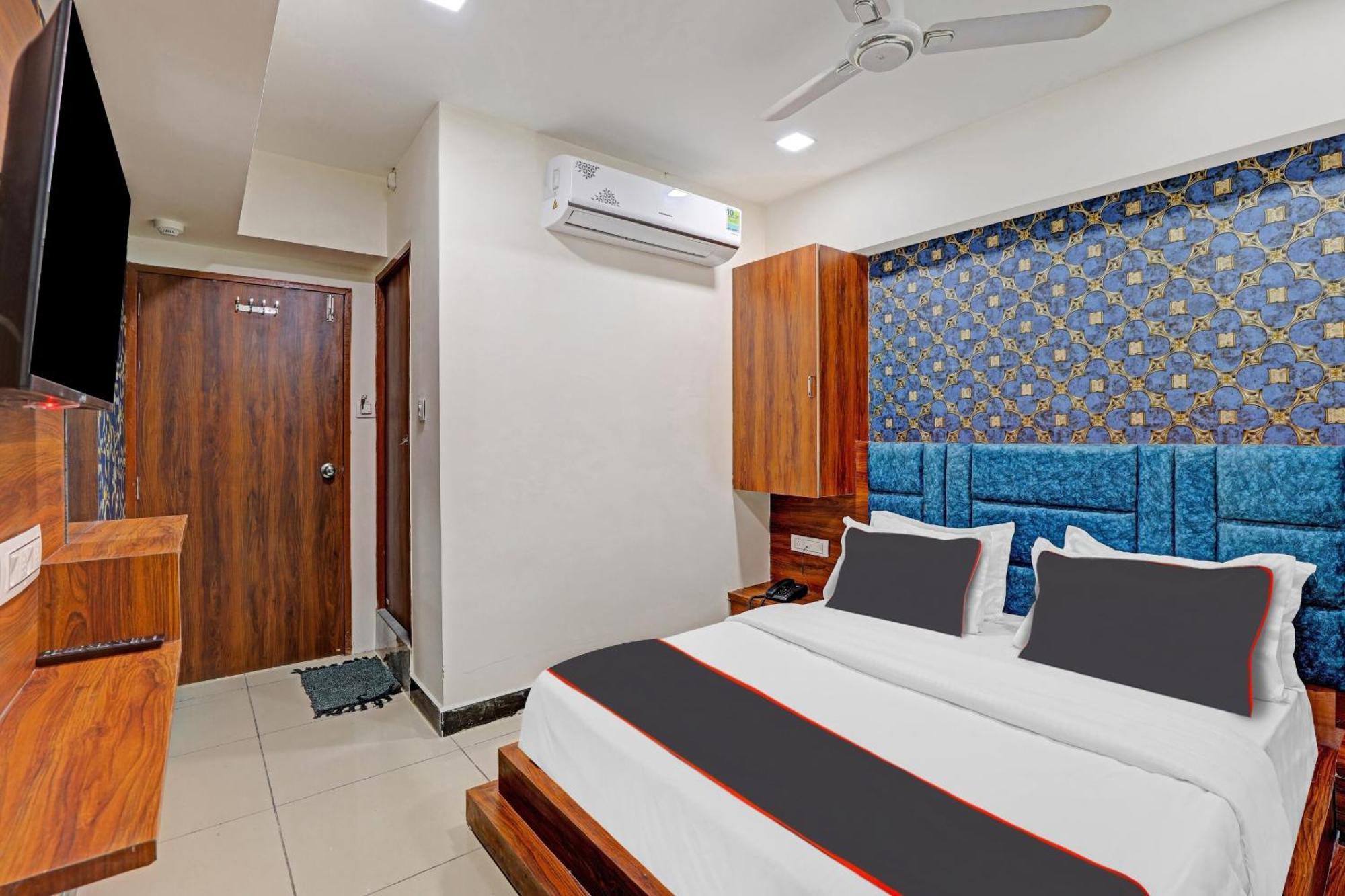 Capital O Bhavya Villa Ahmedabad Bagian luar foto